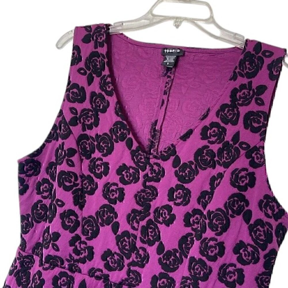 Torrid Women's Purple Floral Hi-Lo Peplum Sleeveless Blouse size 2 - Picture 4 of 8